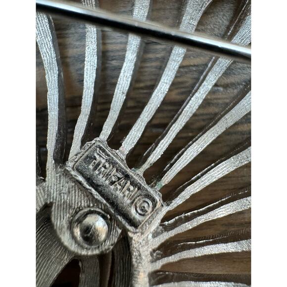 Trifari VTG Brushed Silver Tone Fan Peacock Brooch Pin Signed - Picture 3 of 5